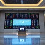 Ibovespa bate recorde com alta de 0,41% e dólar cai a R$ 5,31