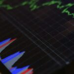 Ibovespa dispara e encosta nos 178 mil pontos com bancos em alta e dólar cede