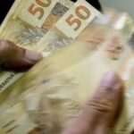 INPC atinge 4,42% em 12 meses, impactando reajustes salariais