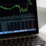 Mercados hoje: EUA propõe tarifas ao Brasil e petróleo em alta